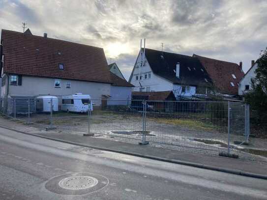 Ebenes Baugrundstück in zentraler Lage von Altingen