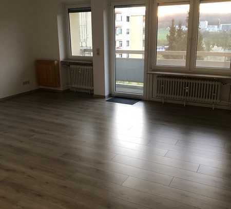 Neu renovierte Erstbezug-Wohnung mit Balkon und EBK: Gemütliches 3-Zimmer-Wohnung in Lichtenfels