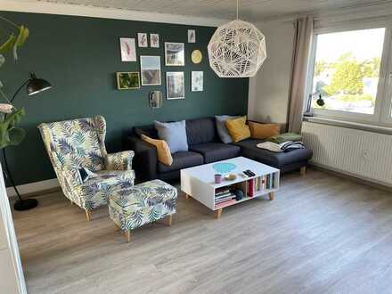 Gepflegte Wohnung mit dreieinhalb Zimmern sowie Loggia und Einbauküche