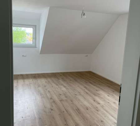 Modernisierte 3,5-Zimmer-Wohnung mit Einbauküche in Ahornstraße, Nufringen