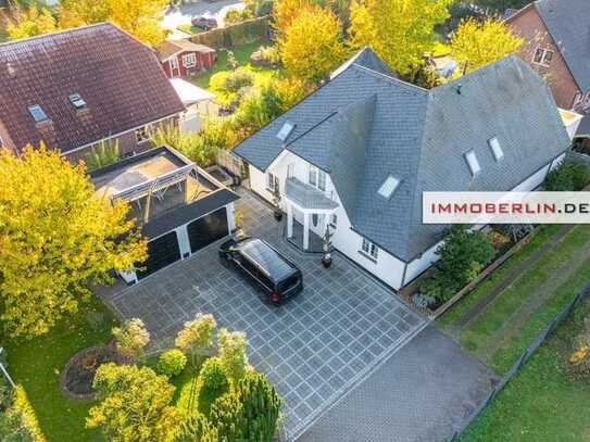 IMMOBERLIN.DE - Exquisites Einfamilienhaus mit Südwestterrassen, Garagen & Pool in angenehmer Lage