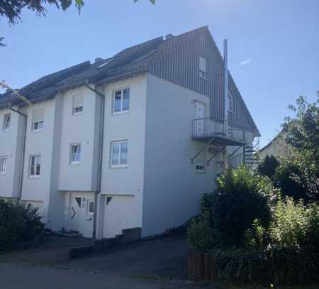 Schönes geräumiges Haus. Viele Zimmer. Einliegerwohnung möglich. Gut gebaut.