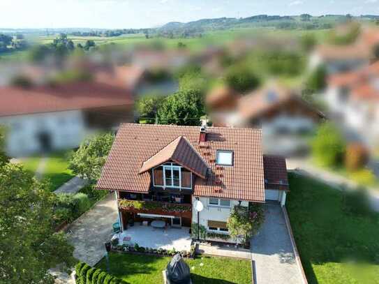 Großzügiges Zweifamilienhaus mit top Lage im Allgäu