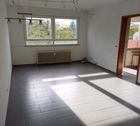 Helle 1-Zimmer-Apartment-Wohnung mit Balkon und EBK