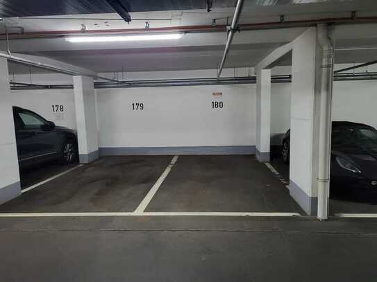 Tiefgaragenstellplatz / Garage in Stuttgart Nord zu vermieten - Oldtimer Stellplatz