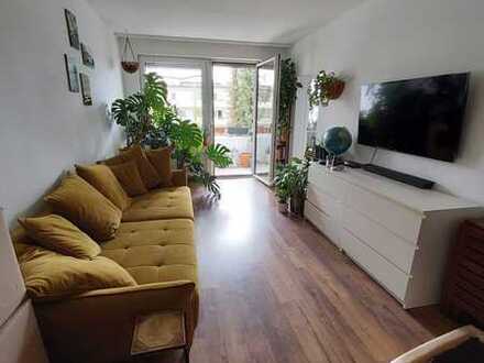Stilvolle, modernisierte 2-Zimmer-Wohnung mit Balkon und EBK in Maintal