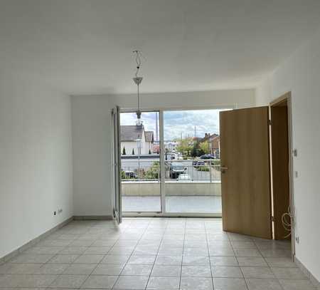 Schöne 4-Zimmer-Maisonette-Wohnung mit Balkon in Niederkassel