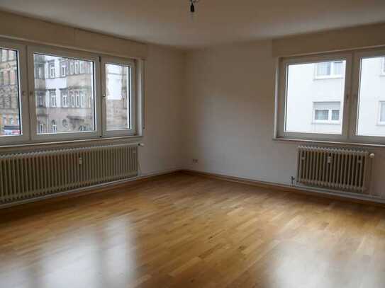 Helle 3-Zimmer-Wohnung mit EBK und 2 Balkonen in der Südweststadt