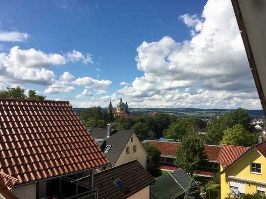 Schöne 2,5 Zimmer Maisonett mit Basilikablick, PH-Nähe, Garage & EBK