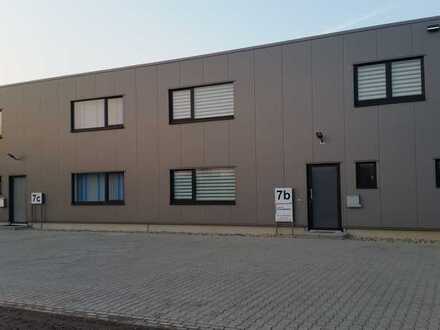 Lagerhalle mit Büro + Sozialräumen