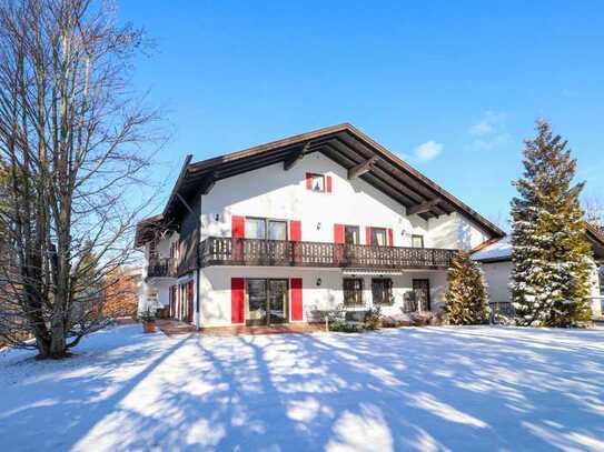 Ortsrandlage mit herrlichem Berg-/ Weitblick! Stilvolles Landhaus mit ca. 1.900 m² Grund - Wildsteig