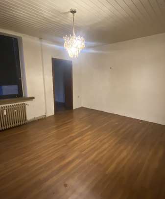 4-Zimmer-Wohnung - Handwerkerwohnung!!!