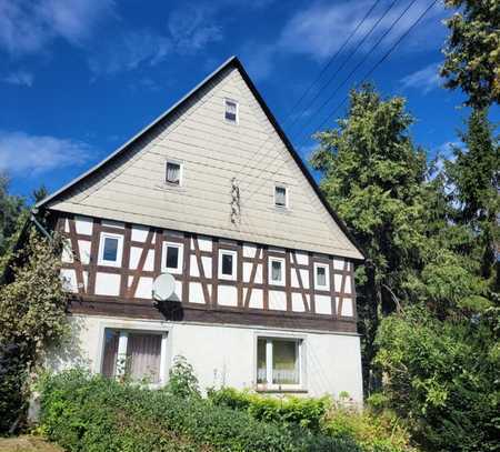 Bauen und Sanieren - Denkmalgeschütztes Fachwerkhaus mit angrenzendem Bauland zu verkaufen!