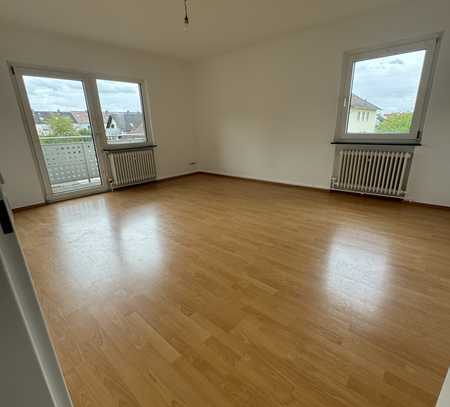3 Zimmerwohnung mit EBK und Balkon in Gelnhausen Meerholz