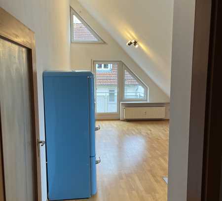 Exklusive 2,5-Raum-Dachgeschosswohnung mit Einbauküche in Bietigheim-Bissingen