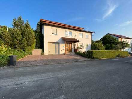 Wohnhaus mit Einliegerwohnung