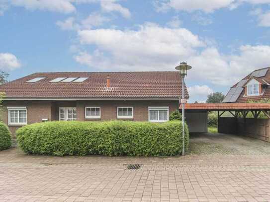 Gepflegtes Einfamilienhaus mit Garten, Garage und 2 Carports