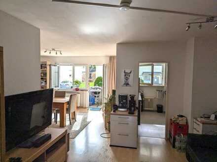 Helle 3 Zimmer EG Wohnung mit Balkon