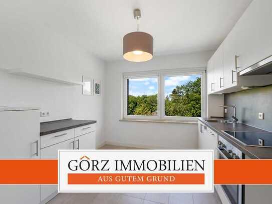 Kernsanierte und modernisierte 3 Zimmer-Endetagen-Wohnung mit Balkon und Lift