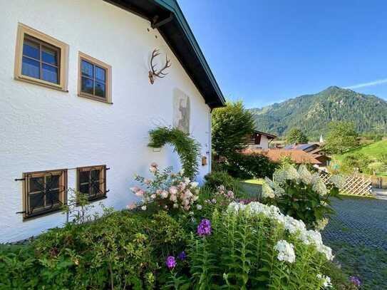 Sonnenverwöhntes Einfamilienhaus am Schliersee mit ganz viel Bergblick! *PV-Solar-modernisiert*