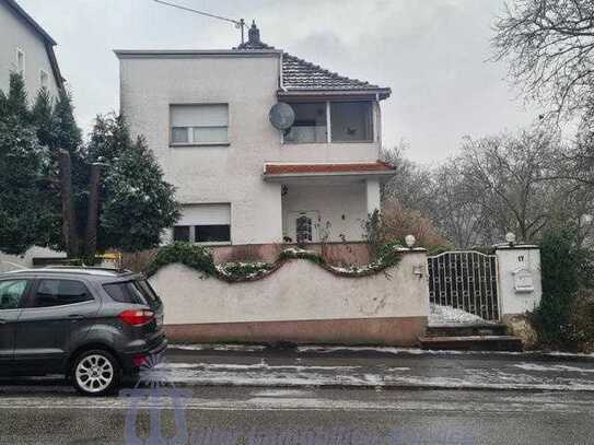 Freistehende kleine Stadtvilla in Neunkirchen