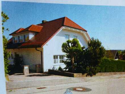 Zwei- Zimmer Einlieger-Wohnung in einer außergewöhnlichen Villa in Augsburg (Kreis), Dinkelscherben