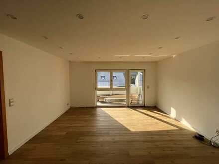 Erstbezug nach Sanierung mit EBK und Balkon: freundliche 3,5-Zimmer-Wohnung in Reutlingen