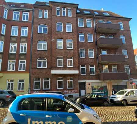 Helle 2-Zimmer-Wohnung in zentraler Lage // Iltisstraße, Kiel