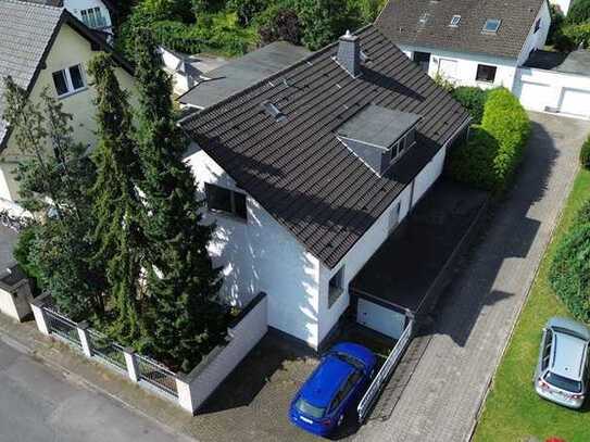 ALBERT WOLTER 1919 IVD. Merheim, 1-2 Familienhaus mit viel Potential, ideal als Mehrgenerationenhaus