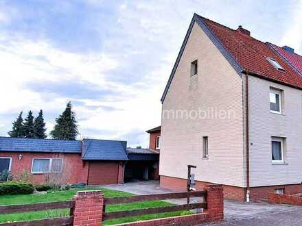 Viel Platz für Ihre Familie! Doppelhaushälfte mit Nebengebäude, Garage und Carport