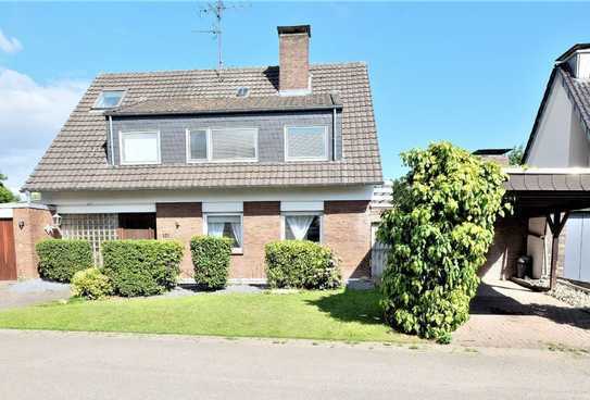 Freistehendes Haus auf großem Grundstück mit Garage u Carport genutzt als Zweifamilienhaus