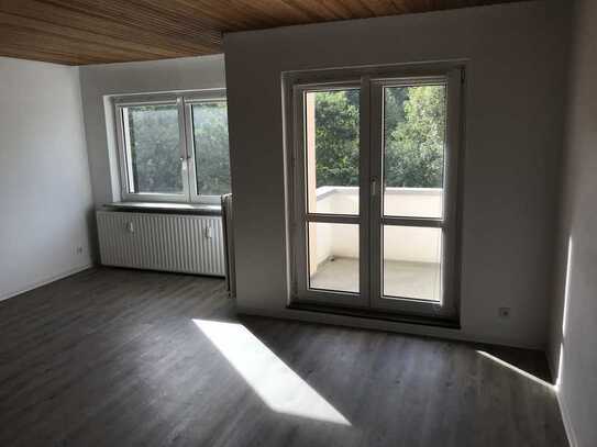 Sanierte 3-Zimmer-Wohnung mit Balkon und Einbauküche in Bremen