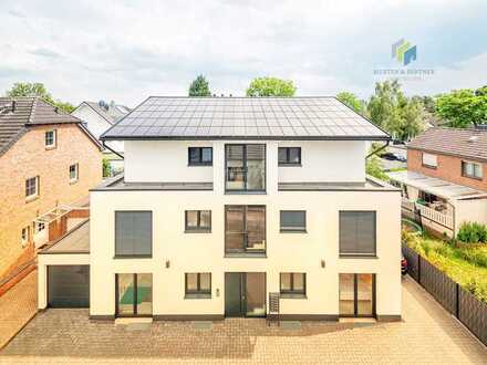 Neubau, großer Balkon und hohe Decken