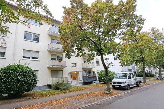 +++ Helle 3-Zi.-Wohnung + ca. 75 qm Wfl. + 2 Balkone + Freisitz/kl. Grundstück + Garage + EBK +++