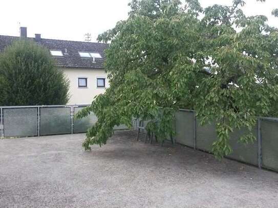 Helle, große 4-Zimmer-Wohnung mit 2 Balkonen in Saal an der Donau