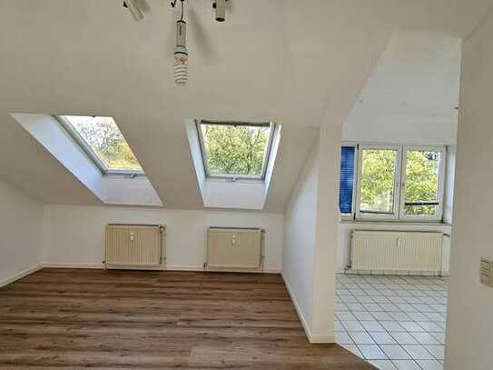 Gemütliche 1,5-Zimmer-Dachgeschosswohnung mit neuer Küche in Karlsruhe Weststadt