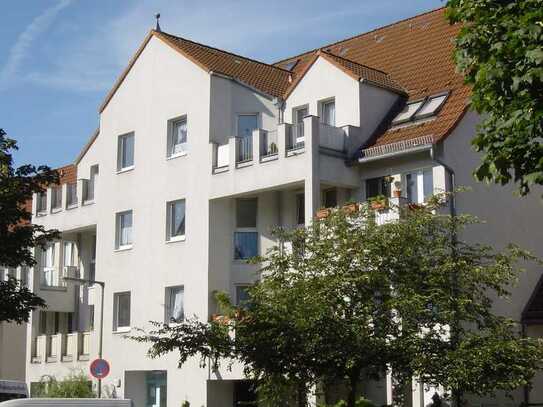 Schöne und bezugsfreie Dachgeschosswohnung in Mariendorf mit Balkon