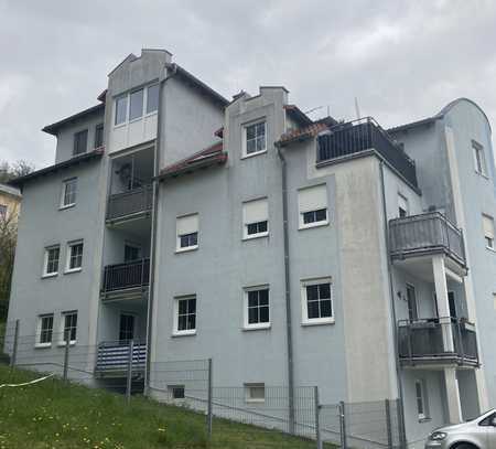 Schöne 3-Zimmer-EG-Wohnung mit Balkon und EBK incl. 2TG-Stellplätzen in Treuchtlingen