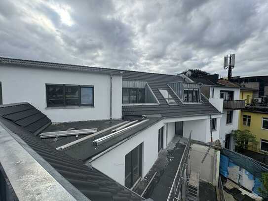 Erstbezug 2-Zimmer-Dachgeschoss Wohnung nähe Elisenbrunnen