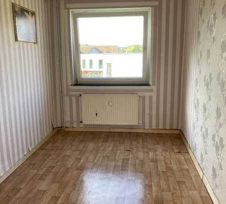 Gut geschnittene 3 Zimmer Wohnung mit Balkon