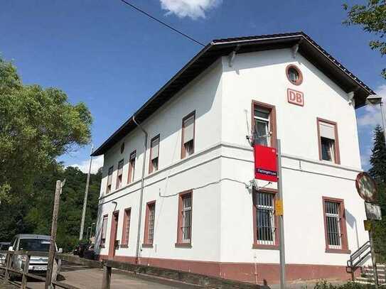 Exklusives Wohngebäude mit Geschichte: Ehemaliger Bahnhof in Birlenbach/Fachingen