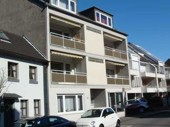 Sehr gepflegte und helle 2-Zimmer-Wohnung mit Loggia in zentraler Lage von Opladen