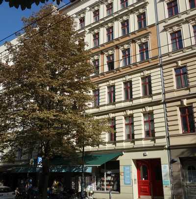 Vermietete 3-Zimmer-Wohnung im 5. OG eines herrschaftlichen Altbau in Prenzlauer-Berg