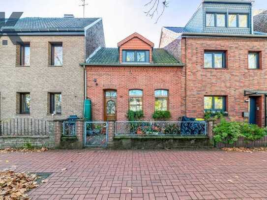 Kernsaniertes Stadthaus mit Baugenehmigung zur Aufstockung in ruhiger Zentrum-Lage