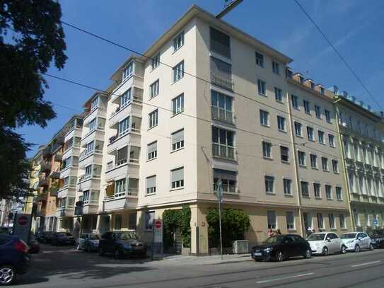 Erstbezug nach Komplettsanierung - Schöne 4-Zimmer-Wohnung in Maxvorstadt-München