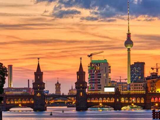 Auf die Aussicht kommt es an! - Traumhafte 2 Zimmer WE mit Loggia im 14. OG an der Spree