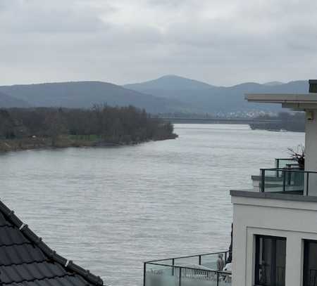 Stilvolle, neuwertige 4-Raum-Penthouse-Wohnung mit luxuriöser Innenausstattung in Bonn