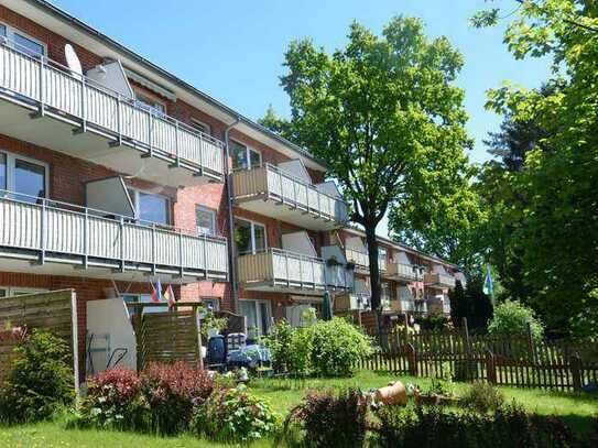 Sanierte 2 - Zimmer Sonnen-Balkon-Wohnung in Henstedt-Ulzburg (Rehn)