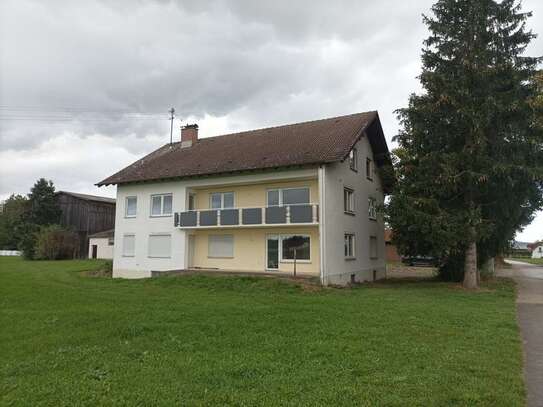 Erstbezug nach Renovierung für lichtdurchflutete 5 Zimmer Wohnung in traumhafter Lage am Ortsrand.