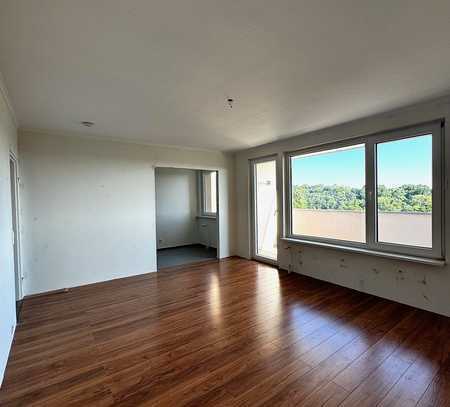 Helle 2-Zimmer-Wohnung mit Balkon, TG-Stellplatz und unvergleichlichem Blick auf den Kölner Dom